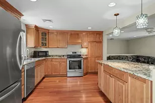28 Edgemere St, Melrose, MA 02176 - Photo 4