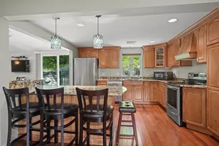 28 Edgemere St, Melrose, MA 02176 - Photo 8