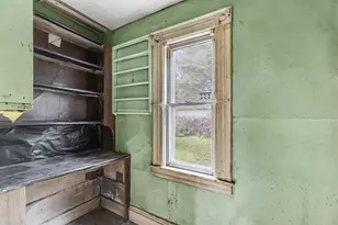 38 Phoenix St, Springfield, MA 01104 - Photo 6