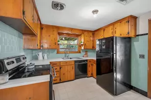 7 Marie St, Methuen, MA 01844 - Photo 4