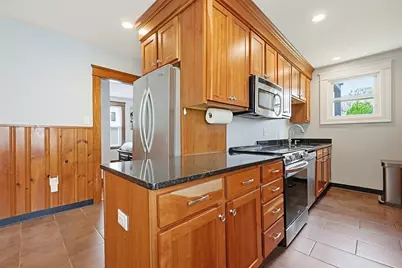 8 Elton St, Worcester, MA 01604 - Photo 10