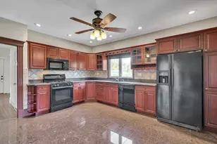 369 Bacon St, Waltham, MA 02451 - Photo 8