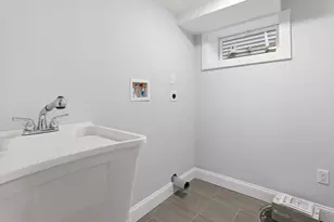 36 Burnside Ave, Somerville, MA 02144 - Photo 14