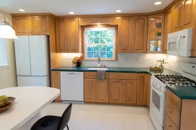 7 West Ferdinand St, Stoneham, MA 02180 - Photo 6