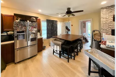14 Ellington St, Agawam, MA 01001 - Photo 2