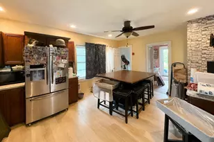 14 Ellington St, Agawam, MA 01001 - Photo 2