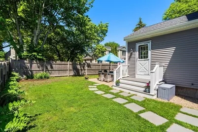 8 Lincoln Street, Manchester by the Sea, MA 01944 - Photo 4