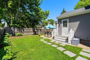 8 Lincoln St, Manchester by the Sea, MA 01944 - Photo 4