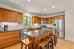 8 Lincoln St, Manchester by the Sea, MA 01944 - Photo 6