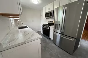 306 Greenaway Dr, Springfield, MA 01109 - Photo 2