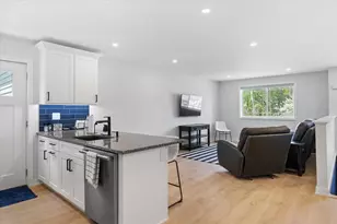 19 Willis St, Auburn, MA 01501 - Photo 6