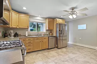 11 Shattuck St, Haverhill, MA 01830 - Photo 8