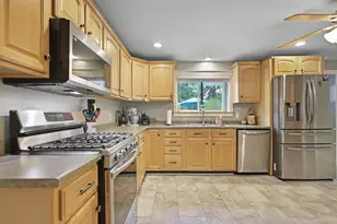11 Shattuck St, Haverhill, MA 01830 - Photo 10