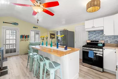 13 Woodland Cir, Wareham, MA 02571 - Photo 10