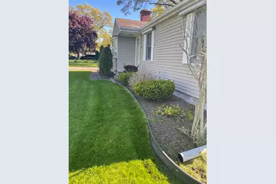 106 Deslauriers St, Chicopee, MA 01020 - Photo 2
