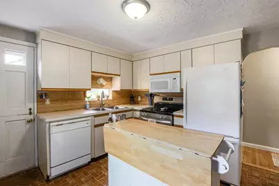 14 Amherst St, Grafton, MA 01536 - Photo 10