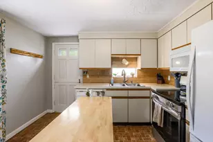 14 Amherst St, Grafton, MA 01536 - Photo 8