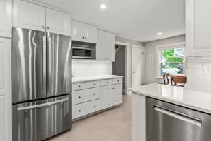 48 Spring St, Wakefield, MA 01880 - Photo 10