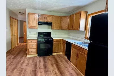 68 Maverick St, Chelsea, MA 02150 - Photo 2