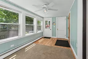 261 School St, Groveland, MA 01834 - Photo 4