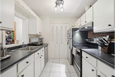 46 Greentree Ln #47, Weymouth, MA 02190 - Photo 2
