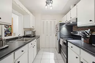 46 Greentree Ln, Weymouth, MA 02190 - Photo 2