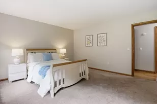 28 Lincoln St, Hopkinton, MA 01748 - Photo 14