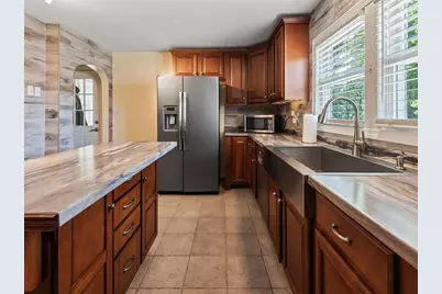 14 Orton St, Worcester, MA 01604 - Photo 8