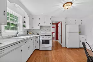 9 Stratford Rd, Andover, MA 01810 - Photo 8