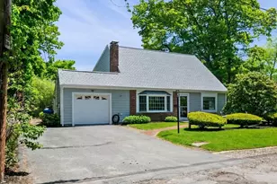 15 Hartshorne Rd, Wakefield, MA 01880 - Photo 2