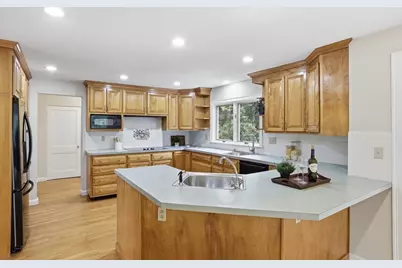 106 Concord Rd, Bedford, MA 01730 - Photo 8