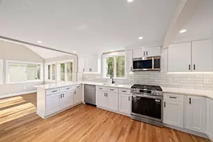 115 Great Republic Ave, Weymouth, MA 02190 - Photo 4