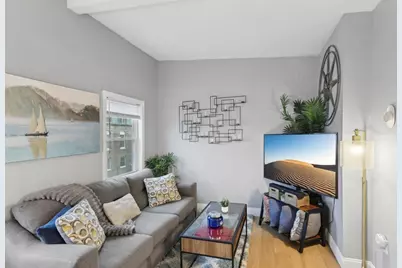 115 W 7th St #3, Boston, MA 02127 - Photo 2