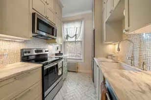 554 E 4th St, Boston, MA 02127 - Photo 14