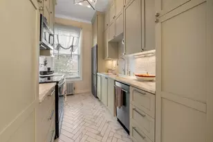 554 E 4th St, Boston, MA 02127 - Photo 12