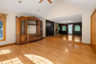 2035 Parker St, Springfield, MA 01128 - Photo 6