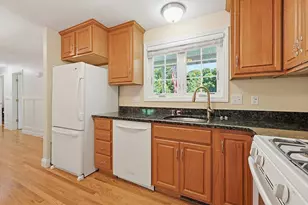 8 Maple St, Southborough, MA 01745 - Photo 10