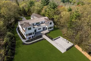 10 Hitching Post Ln, Weston, MA 02493 - Photo 2