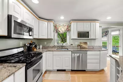 81 Lowell Blvd, Methuen, MA 01844 - Photo 10