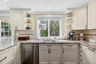 27 Jefferey Ln, Haverhill, MA 01832 - Photo 4