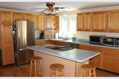 27 Gretchen Way, Raynham, MA 02767 - Photo 4