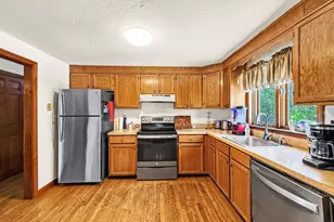 6 Philip St, Hudson, MA 01749 - Photo 4