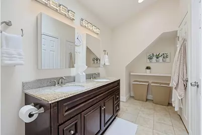 266 N Franklin St, Holbrook, MA 02343 - Photo 16