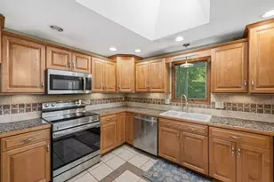10 Blueberry Ln, Sturbridge, MA 01566 - Photo 10