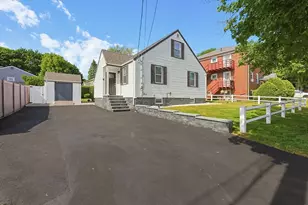 8 Woodbury Ave, Saugus, MA 01906 - Photo 2