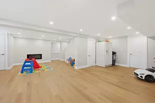 8 Woodbury Ave, Saugus, MA 01906 - Photo 28