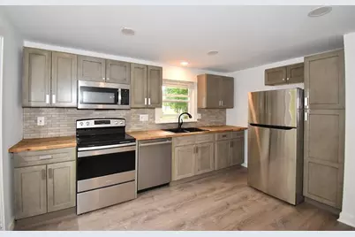22 Hunting Ln, Agawam, MA 01001 - Photo 12