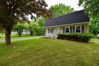 22 Hunting Ln, Agawam, MA 01001 - Photo 2