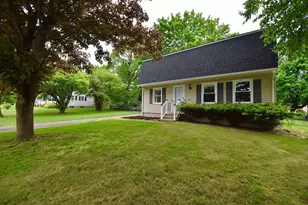 22 Hunting Ln, Agawam, MA 01001 - Photo 2
