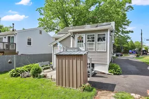 43 Agnes St, Springfield, MA 01118 - Photo 30